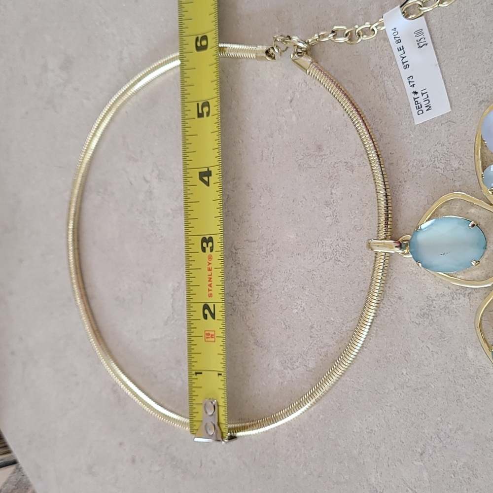 Choker style necklace. - Picture 2 of 6